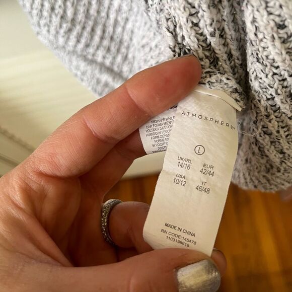 ATMOSPHERE || Womans Grey Cardigan - Picture 4 of 6